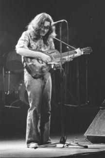 Rory Gallagher c1979 Manchester by Steve Smith (5)