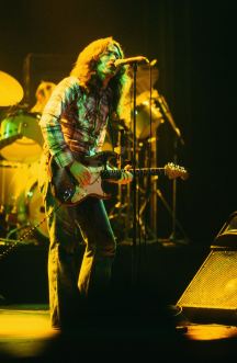 Rory Gallagher c1979 Manchester by Steve Smith (6)
